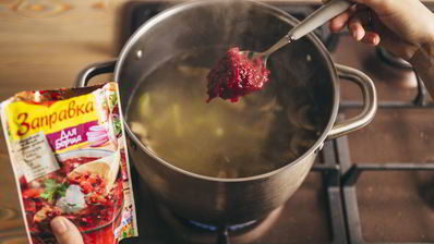 борщ с шампиньонами и кабачками