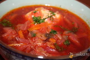 Борщ с шампиньонами на куриных окорочках