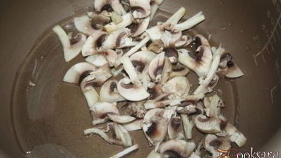 борщ с шампиньонами на куриных окорочках