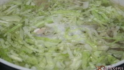 борщ с шампиньонами на куриных окорочках