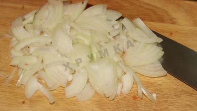 борщ со свекольной ботвой и чесночными булочками