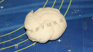 борщ со свекольной ботвой и чесночными булочками