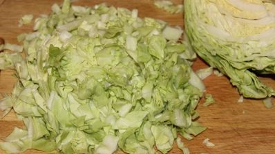 борщ со свекольной ботвой и чесночными булочками