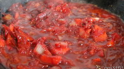 летний борщ с молодой капустой и фрикадельками