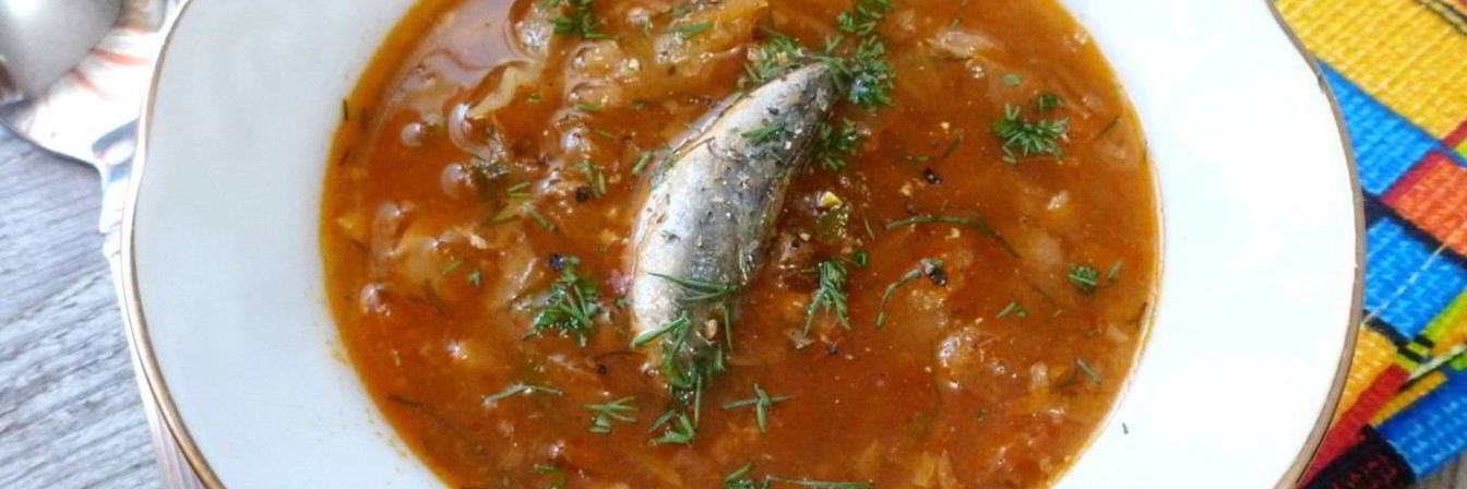 Постный борщ с килькой в томате
