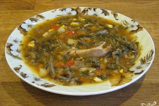 Зеленый борщ с томатом