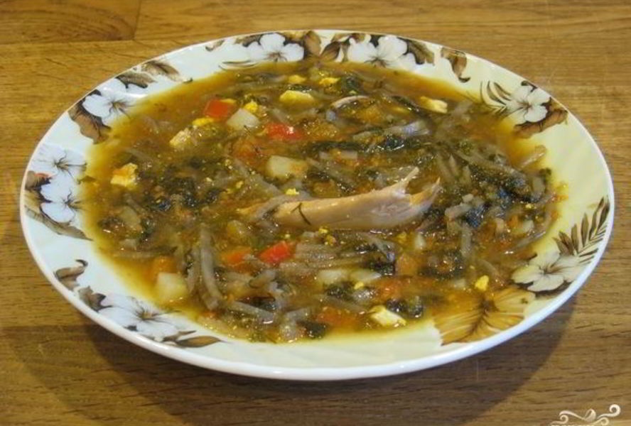 Зеленый борщ с томатом