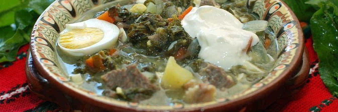 Зеленый борщ со щавелем и яйцом