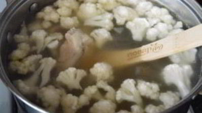 суп из цветной капусты на мясном бульоне