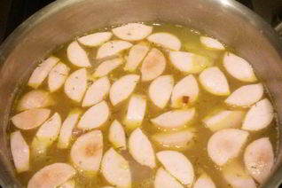 Гороховый суп с копченой колбасой