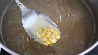 гороховый суп с копчеными ребрами и овощами