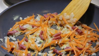 гороховый суп с копчеными ребрышками и курицей