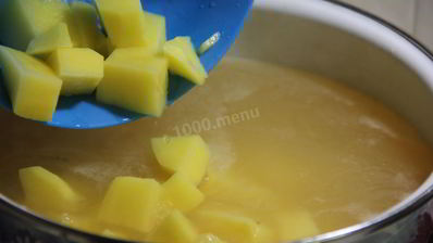 гороховый суп с копчеными ребрышками и курицей