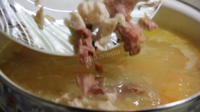 гороховый суп с копчеными ребрышками и курицей