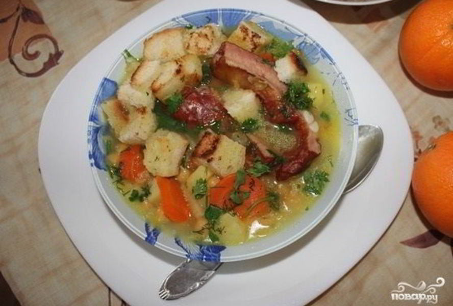 Суп гороховый с копчеными ребрышками