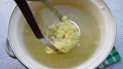 картофельный суп с грибами и куриными фрикадельками