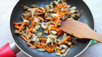 картофельный суп с грибами и куриными фрикадельками