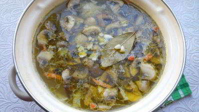 картофельный суп с грибами и куриными фрикадельками