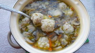картофельный суп с грибами и куриными фрикадельками
