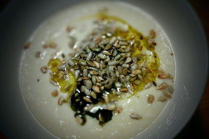 Куриный крем-суп с миндалем