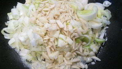 куриный крем-суп с миндалем