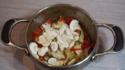 куриный суп с лапшой в азиатском стиле