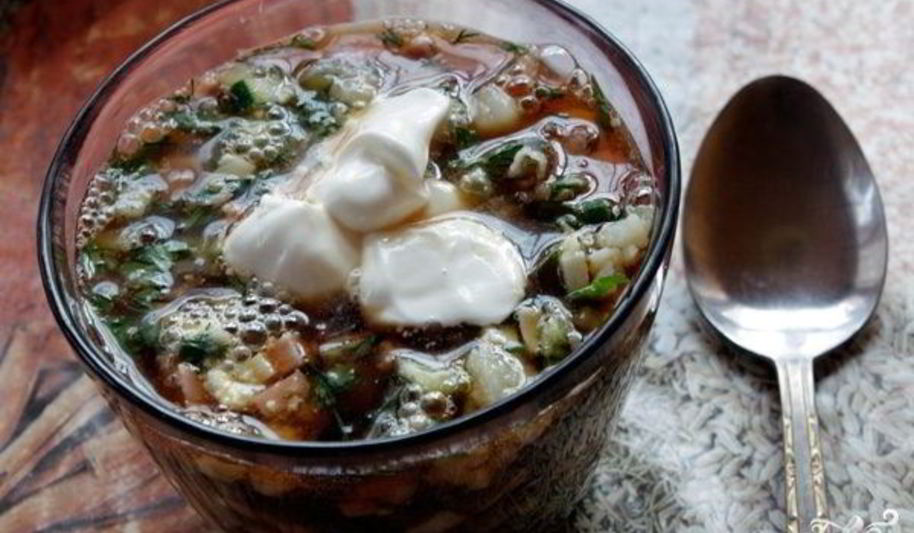 Рецепт окрошки на квасе с колбасой