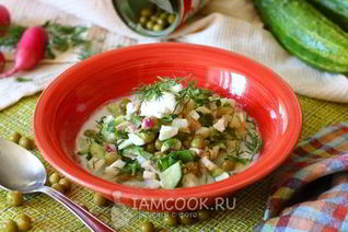 Окрошка с зеленым горошком