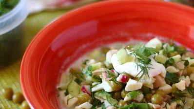 окрошка с зеленым горошком