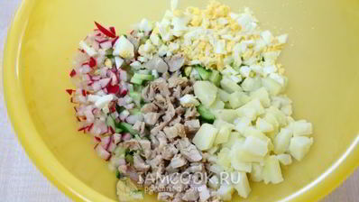 окрошка с зеленым горошком