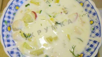 вкусная окрошка с курицей на кефире