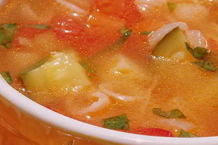 Деревенский овощной суп с ракушками