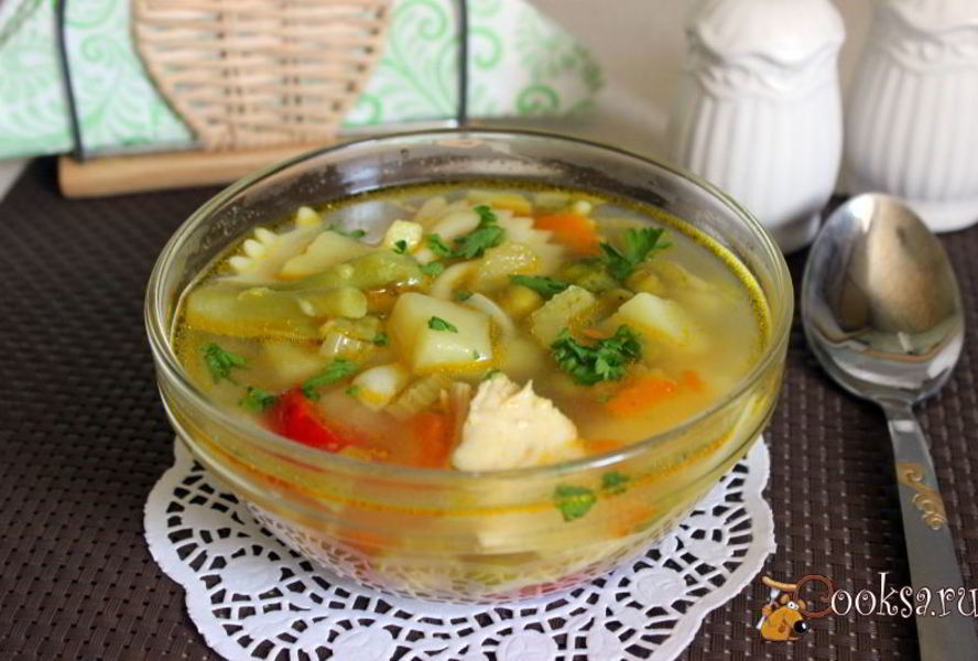 Куриный суп с овощами и фарфалле