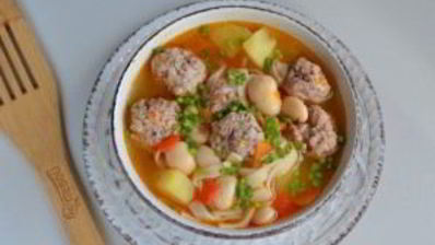 наваристый суп с фрикадельками и овощами
