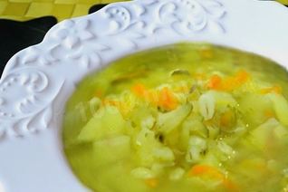Постный рассольник с перловкой