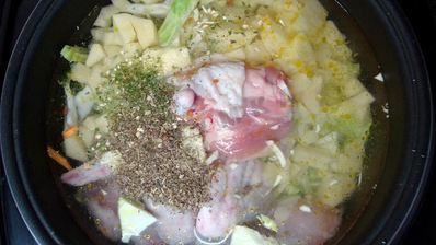 щи из капусты с курицей в мультиварке