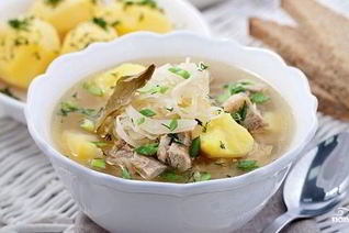 Щи из кислой капусты со свининой