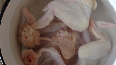 щи зеленые с крапивой на курином бульоне