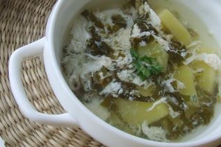 Зеленые щи из щавеля с яйцом без мяса