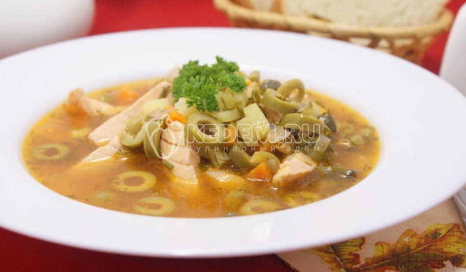 Рецепт рыбной солянки и семгой и оливками