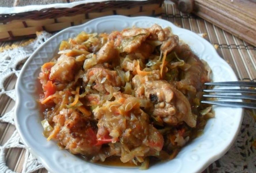 Солянка из капусты с мясом свинины