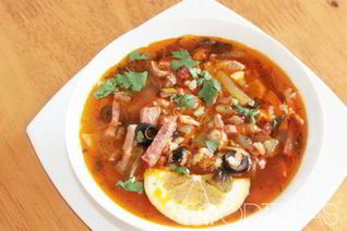 Солянка с колбасой