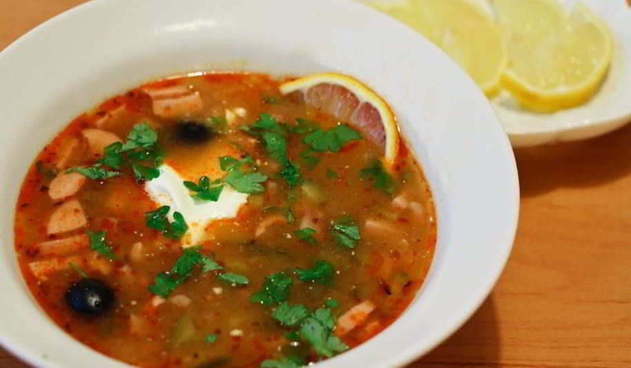 Рецепт солянки с копченостями