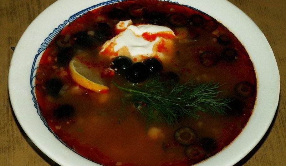 Рецепт солянки с копчеными ребрышками