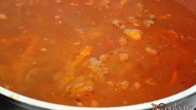 сытный суп типа солянки