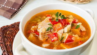 суп из курицы с красной чечевицей и перцем