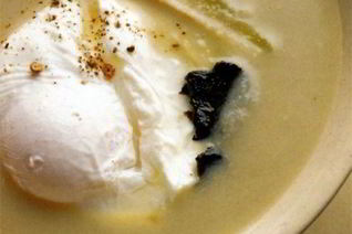 Суп-пюре из артишоков с яйцом и грибами