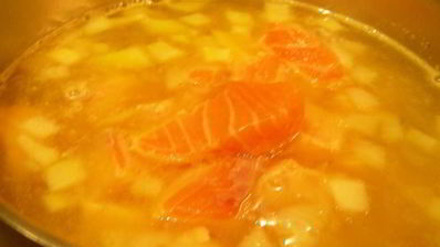 суп-пюре из лосося с икрой