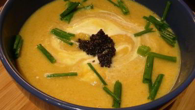 суп-пюре из лосося с икрой