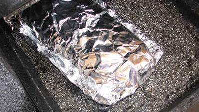 суп-пюре из зеленого горошка и ароматный хлеб с травами